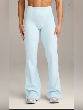 Oner Active soft motion cloud Blue High-Waist flared bottoms Short Length Small